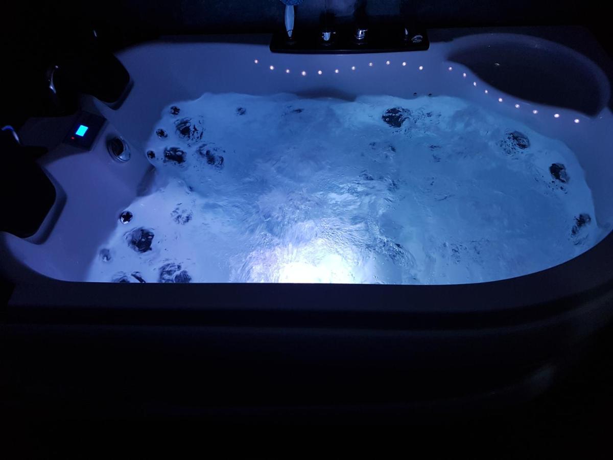 Lights Spa National Arena Mega Mall Monza Bukares Bagian luar foto