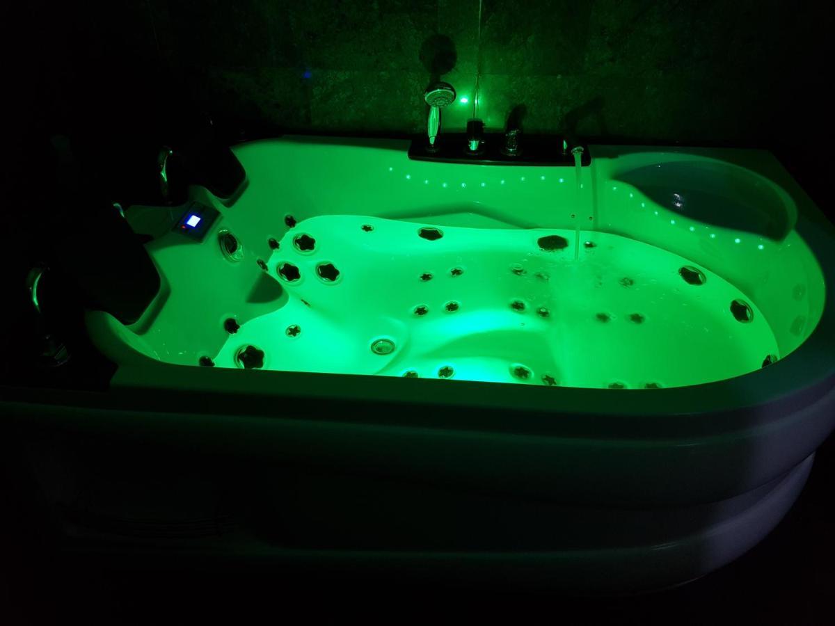 Lights Spa National Arena Mega Mall Monza Bukares Bagian luar foto