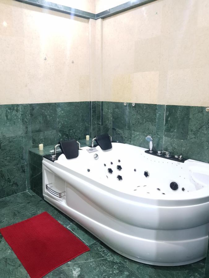 Lights Spa National Arena Mega Mall Monza Bukares Bagian luar foto
